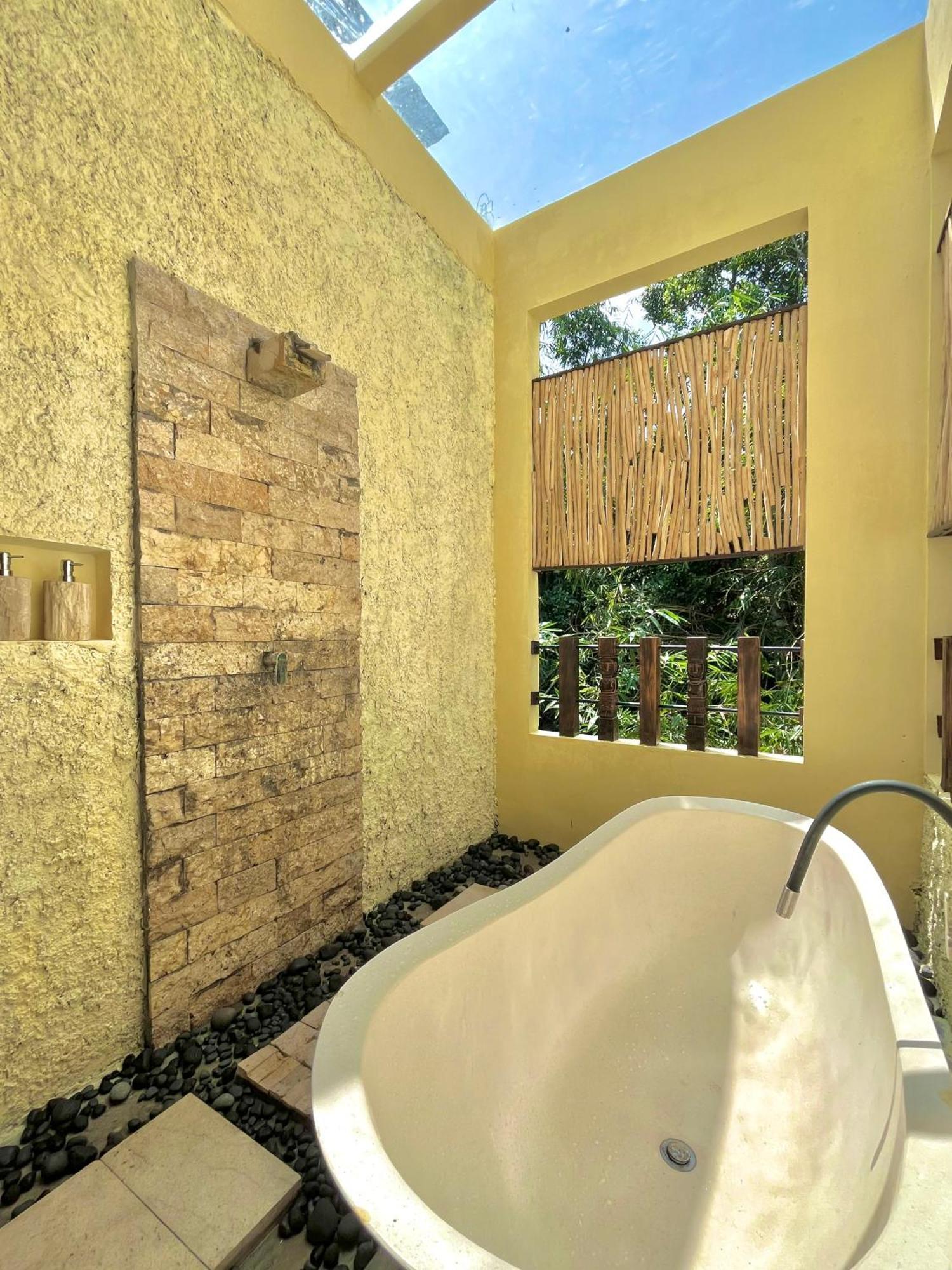 ホテル Bamboo Oasis ウブド エクステリア 写真