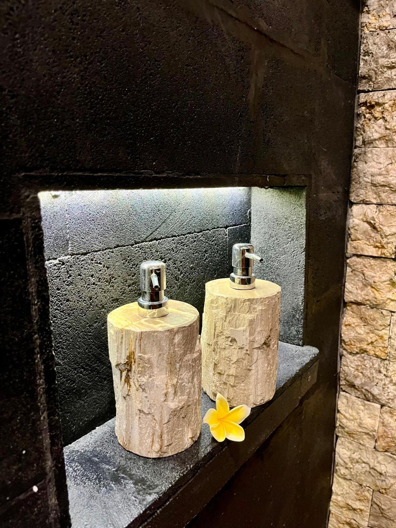 ホテル Bamboo Oasis ウブド エクステリア 写真